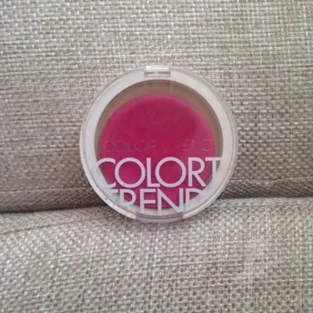 Recenzie negativă despre Compact Powder tendință de culoare avon (ton№27456 - sarut soare -)