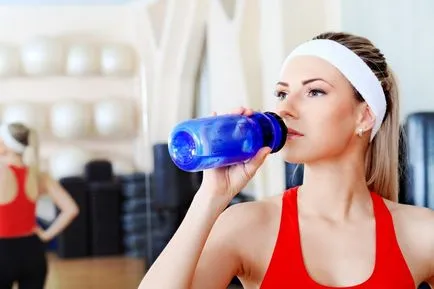 Are apă potabilă în timpul antrenamentelor de fitness pentru pierderea în greutate