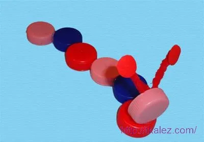 Занаяти с децата от пластмасови капачки за бутилки