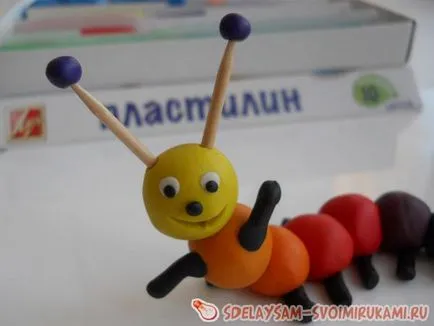 Rainbow Caterpillar plastilină, o clasă de master, cu propriile lor mâini