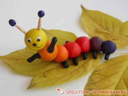 Rainbow Caterpillar plastilină, o clasă de master, cu propriile lor mâini