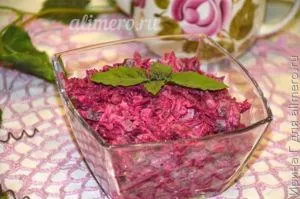 Salata de sfecla rosie cu castraveti murati
