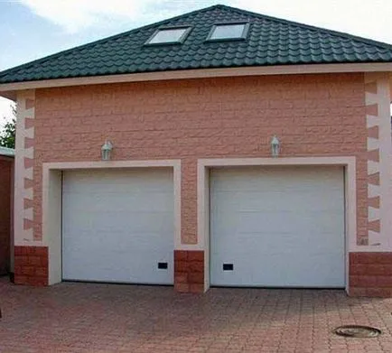 Épület egy garázs, tetőtérben saját kezűleg