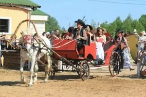 А сватбата на преден пост на ранчо