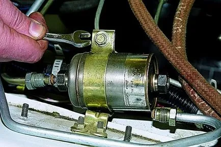 Înlocuirea filtrului de carburant Chevrolet Niva instrucțiuni pas cu pas, cu fotografii