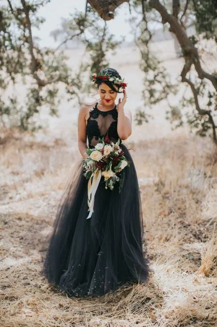 23 Fotók legvadabb menyasszonyok, akik úgy döntöttek, egy sötét esküvői ruhák