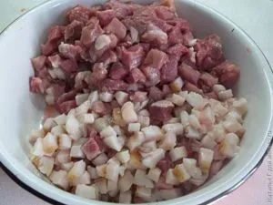 cârnați de casă de carne de vită