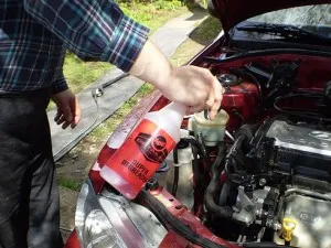 Hogyan tisztítsa meg a motort az autó a kezüket - mikor és jobb videó