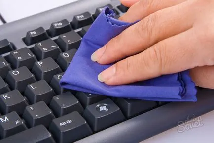 Cum se curata o tastatura pe un laptop