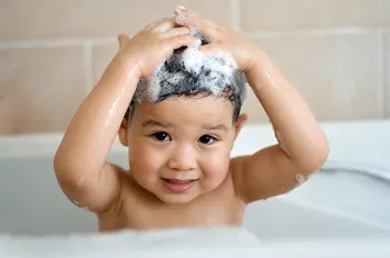 Hogyan kell mosni a hajat samponnal, balzsamok, maszkok és egyéb eszközök