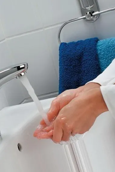 Hogyan tisztítható és mossa kezét megfelelő népi jogorvoslati és receptek tisztítására