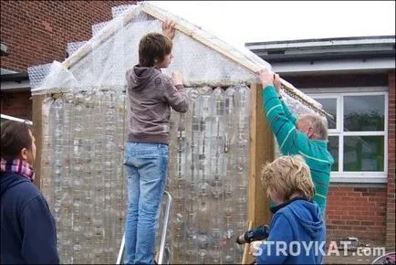 Hogyan építsünk egy üvegház műanyag palackok kezük alapon, udvar, kert, hétvégi ház