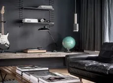 Как да поставя мебели в тъмен цвят в различни интериори
