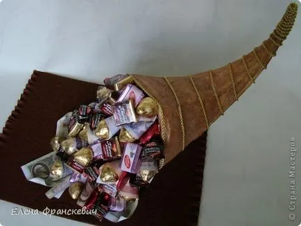 Как да направите подарък на бонбони рог на изобилието с ръцете си