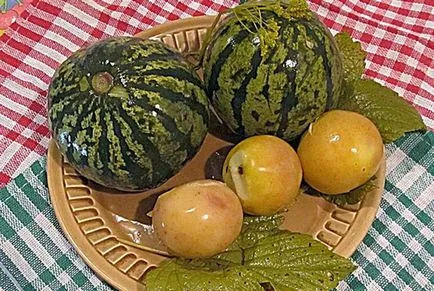Hogyan savanyú görögdinnye egy hordó - egy recept pácolás egész görögdinnye cukor és fűszerek, video
