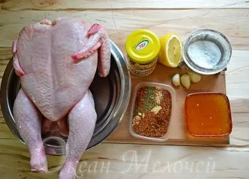 Csirke mézes-mustáros mártással, sült a hüvely, óceán részletek