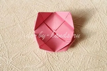Tavirózsa egy papírt a kezét a művészet origami