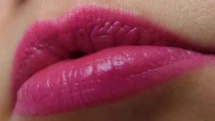 Sugárzó fukszia rúzs Chanel Rouge Allure 145 rayonnante - Elena Chemezov