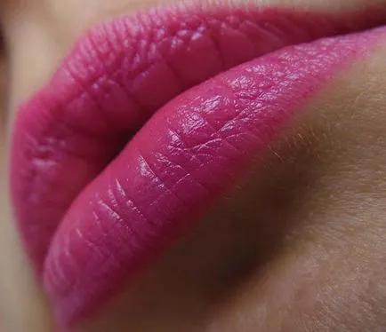 Sugárzó fukszia rúzs Chanel Rouge Allure 145 rayonnante - Elena Chemezov