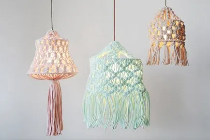 Macrame în interiorul abajurului și suportul, și covorașul leagăn cu mâinile, ușa la bucătărie, la