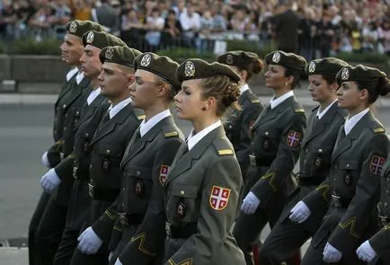 tunsori Armata pentru femei, si vis pacem!