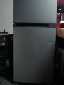 Hogyan lehet eltávolítani egy horpadás a hűtőben