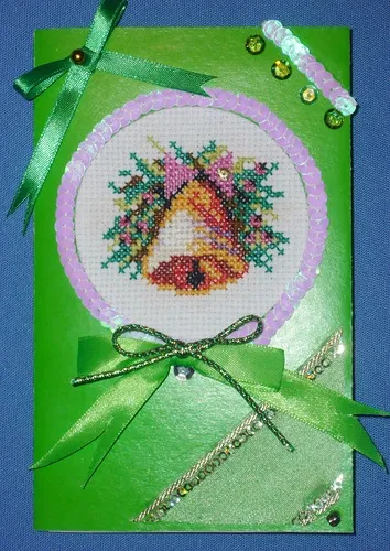 O clasă de master în modul de a decora broderie carte-mat