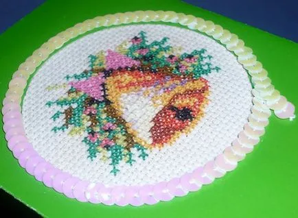 O clasă de master în modul de a decora broderie carte-mat