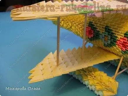 master-class pe un ansamblu de avion origami modular