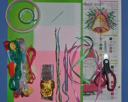 O clasă de master în modul de a decora broderie carte-mat