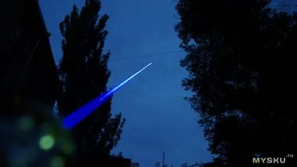 Мощен 445nm синьо лазер, който се запалва почти всичко