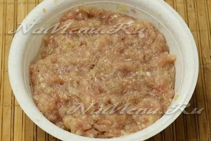 Zrazy hús sajttal és tojással egy serpenyő, recept fotó