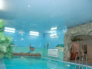 Feszített mennyezetek a medencében - Kép a belső