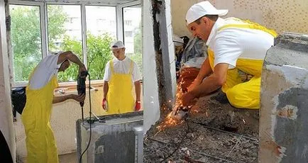 Combinând balcon cu o bucătărie sau baie, remodelare a camerei, combinate cu un balcon ca