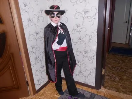 costum de Anul Nou de Zorro!