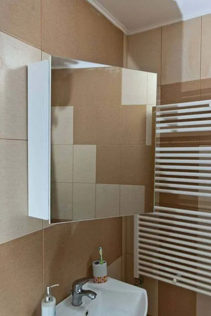 Как да инсталираме огледало в банята, мебели за баня