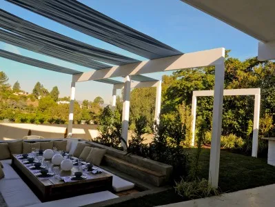 Pergola la site-ul, în apropiere de casa