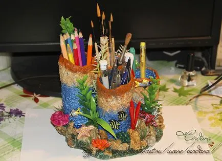 Поставка за моливи и химикалки - коралов риф - малък микрона