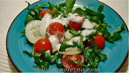 Salata de rucola (rachete) cu rosii cherry in sos alb), gustoase și sănătoase (vip)