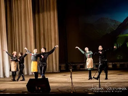 Scoala de dansuri caucaziene & amp; Ansamblul Caucaz, Dans