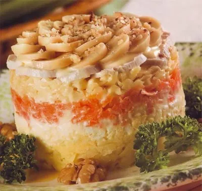 Layered салата не е само вкусна, но и красива на масата