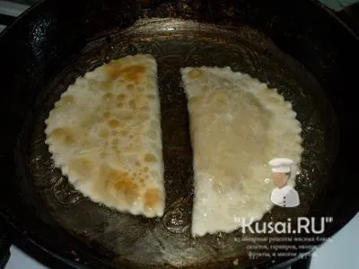 Az ősi recept Chebureki krími hús és lépésről lépésre fotó