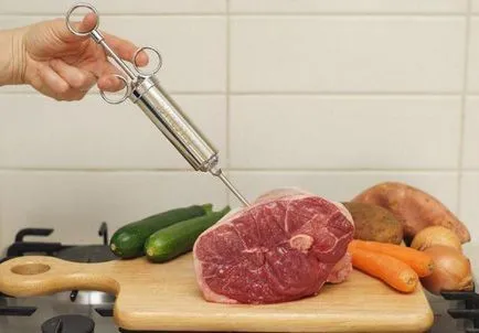 accesoriu speciale culinare - o seringă pentru carne