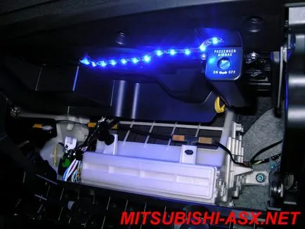 LED-es világítás a kesztyűtartóban Mitsubishi ASX - autóklub Mitsubishi ASX, Mitsubishi SUV