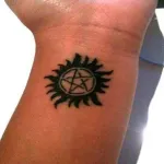 Pentagram tetoválás jelenti fotók és vázlatok