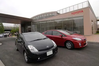 Test Drive - сравняване на Toyota Prius второ и трето поколение