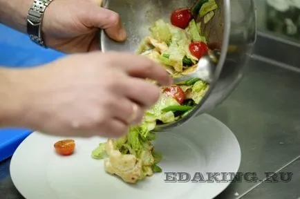 Salata de pui cald, cu fasole verde, reteta cu fotografie