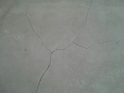 Repedések a betonaljzat, mint javított, hogyan kell kicserélni repedt csempék, video utasítást munkáját