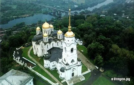 Катедралата на описанието на Успение Богородично и снимките