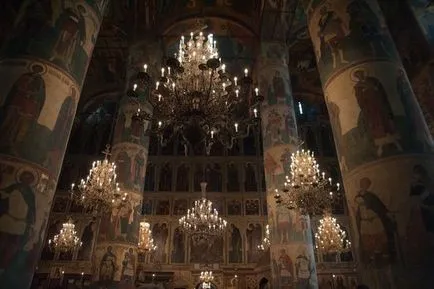 Catedrala Adormirea Maicii Domnului și Adormirea clopotelor Kremlinul din Moscova (foto)